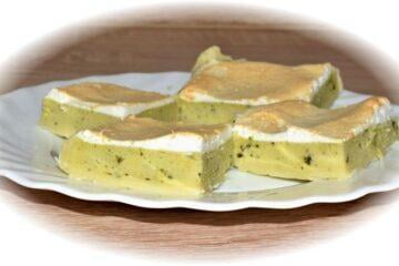 Křehký koláč s matchou a tvarohem